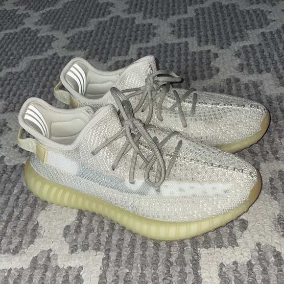 REALISTIC ADIDAS MENS YEEZYS 350 V2 TRIPLE WHITE - Picture 2 of 5